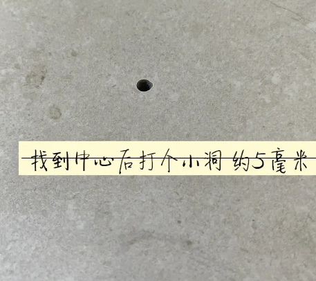 精河瓷砖空鼓维修公司专业解答在瓷砖铺贴过程中，如果砂料搅拌不均匀，将会带来以下问题