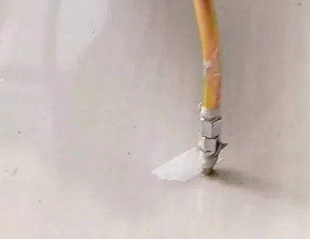 精河瓷砖空鼓维修公司专业解答在瓷砖铺贴过程中，如果使用的砂料过粗（如全部使用了粗砂），可能会导致以下问题